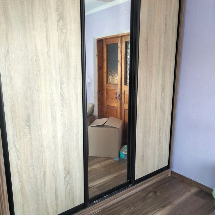 Велика тридверна шафа-купе 209х230х60 см (дзеркало, штанги, ящики)