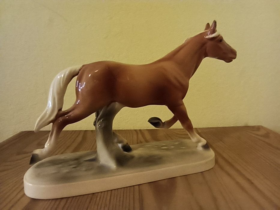 Hertwig KÄTZHUTTE Figurka Porcelanowa Konia Katzhutte