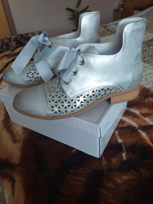 buty srebrne nowe