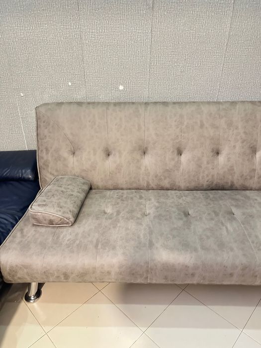 Sofá-cama com pouco uso