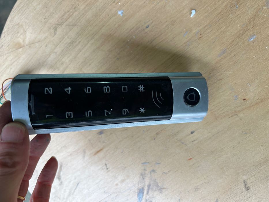 Teclados de controlo de acessos RFID / Código