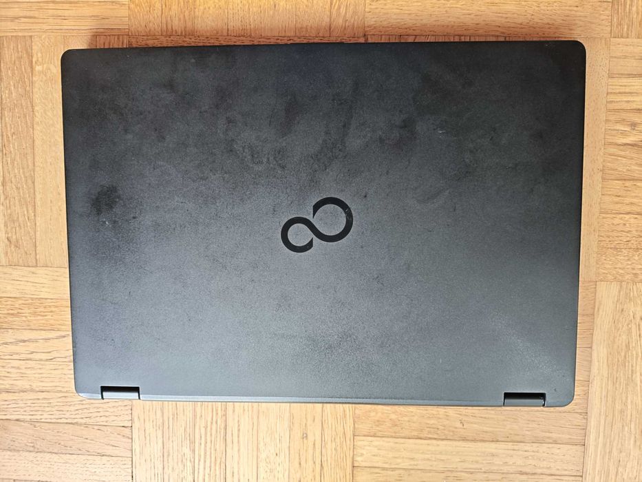 Ноутбук fujitsu lifebook u747 на запчастини або ремонт.