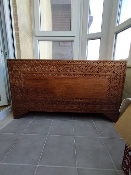 Arca em madeira exótica -reservada