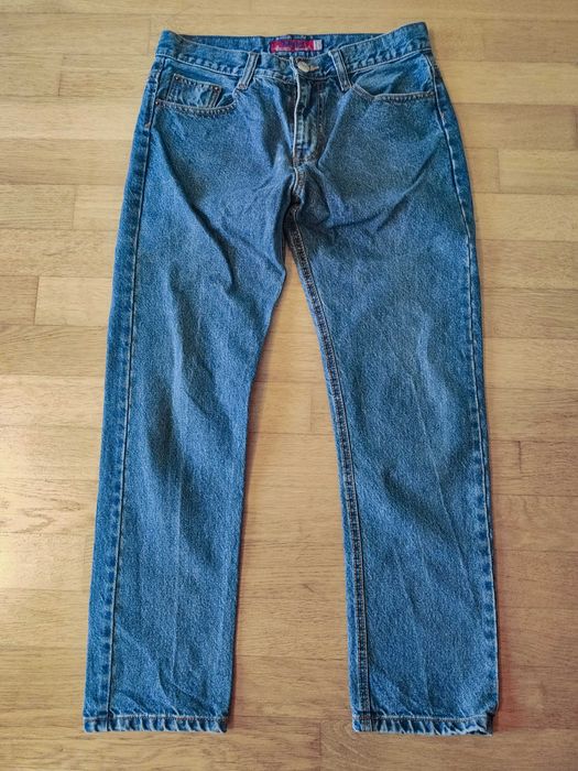 Intensywnie niebieskie jeansy Levi's