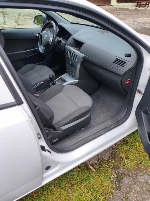 Opel Astra H 1.4i benzyna 16V 90KM