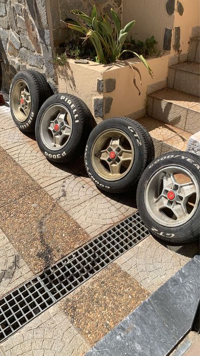 4 jantes Abarth com pneus.