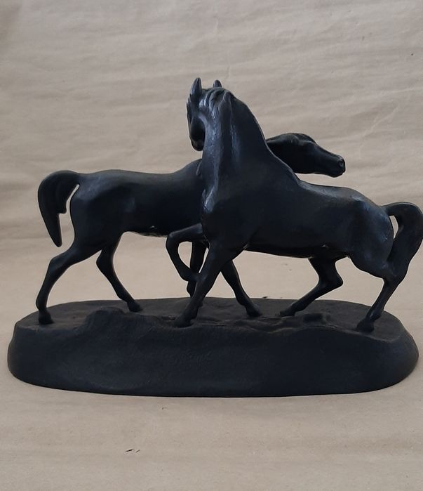 статуэтка фигурка Лошади на лугу собачка собака скульптура