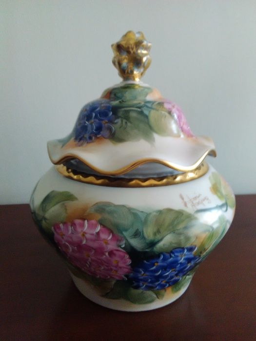 Louça pintada à mão