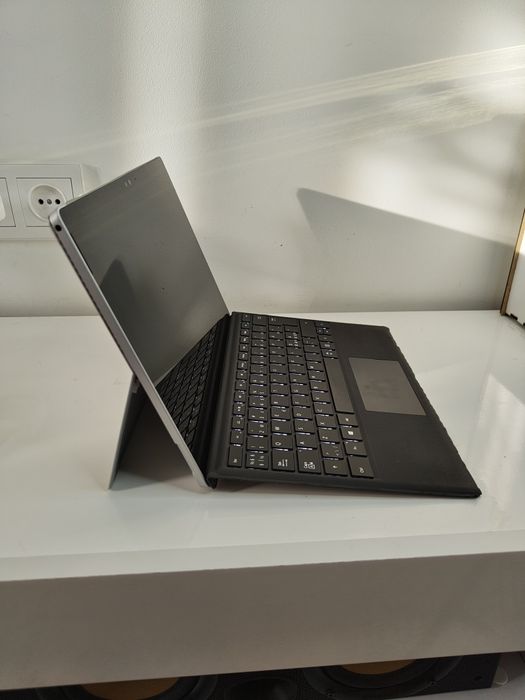 Планшет microsoft surface pro 4/i5 6300u/8 ГБ/SSD 256 ГБ/2К