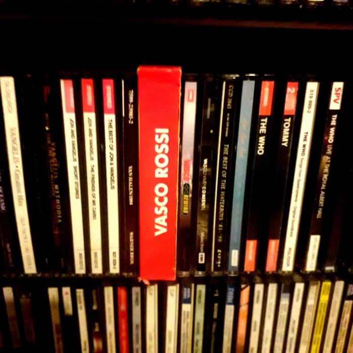 Diversos CD’s de vários grupos / bandas / cantores individuais