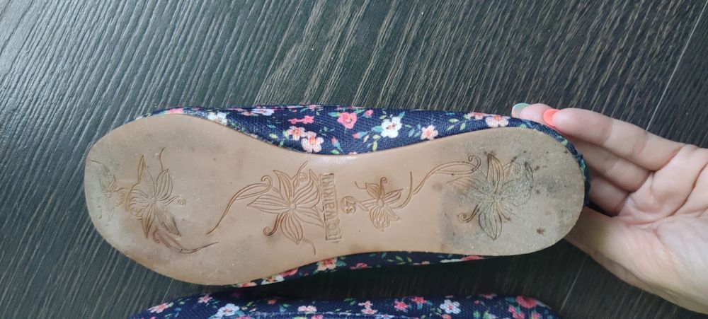 Отдам бесплатно обувь