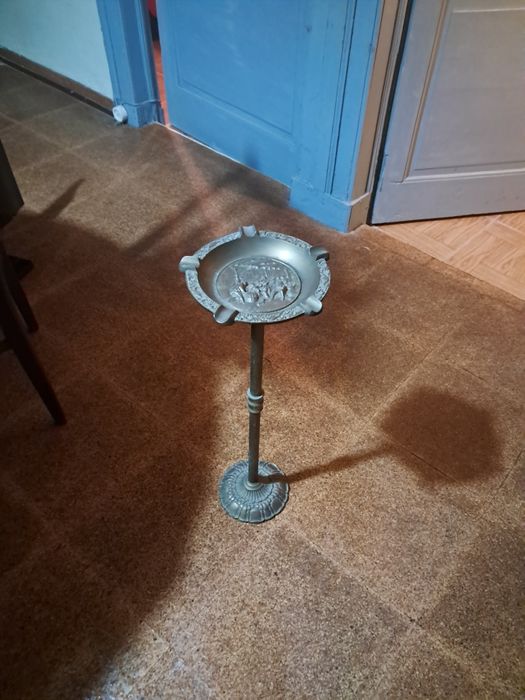 Cinzeiro de pé cobre