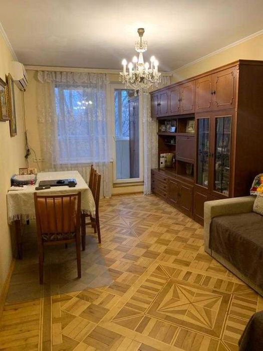 Продам 2-х кімнатну квартиру, метро 15 хвилин Нові будинки.