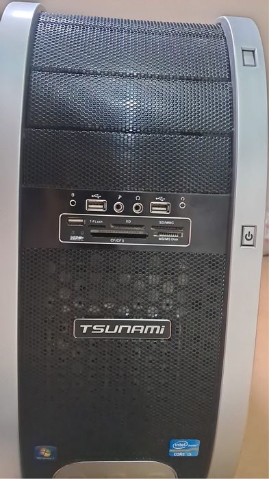 Pc tsunami com monitor