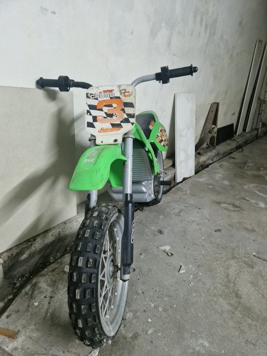 Mota eletrica de crianças