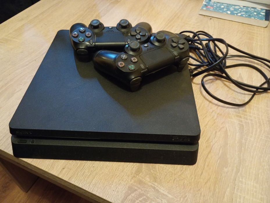 Konsola PS4 Slim, 1TB, 2 pady