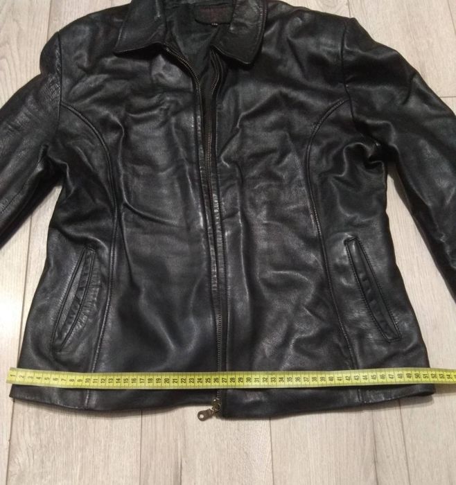 Жіноча шкіряна куртка