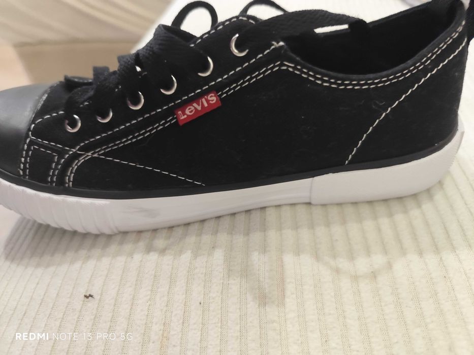 Sapatos Levi's pretos
