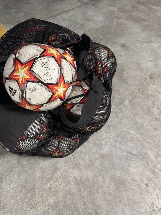 Продам Б/у мячи adidas! Размер 4. Не футзал!! Оптом 14 штук по 250 гр.