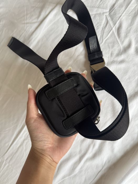 Cinto prada com bolsa removivel