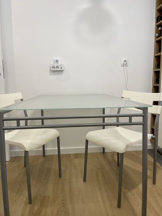 Mesa cozinha  110x75 cm vidro e 2 cadeiras