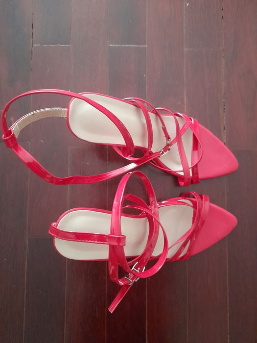 Sandálias encarnado de verniz tam.38