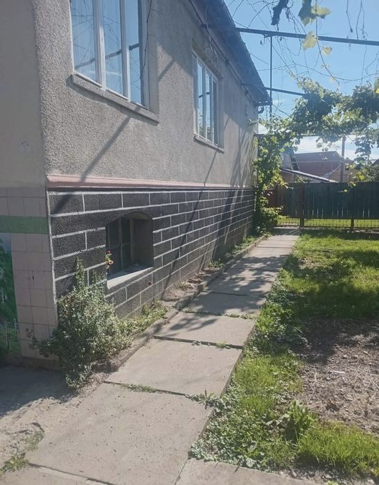 Здається будинок на 2 місяці.