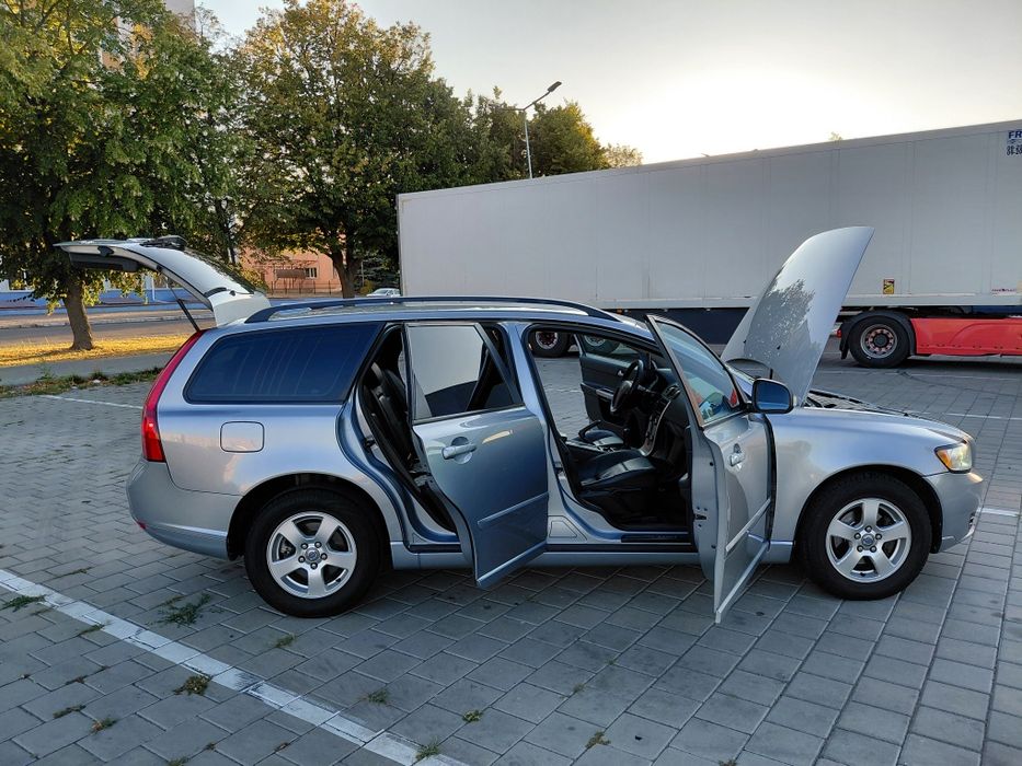 Продаю VOLVO V50.