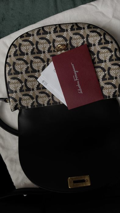 Сумка Ferragamo оригінал (з чеком) не носилась