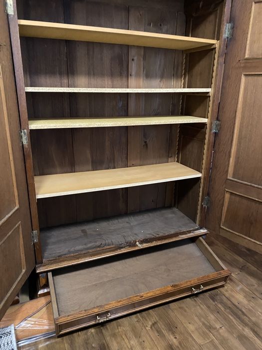 Stara szafa bogato zdobiona  okres międzywojenny