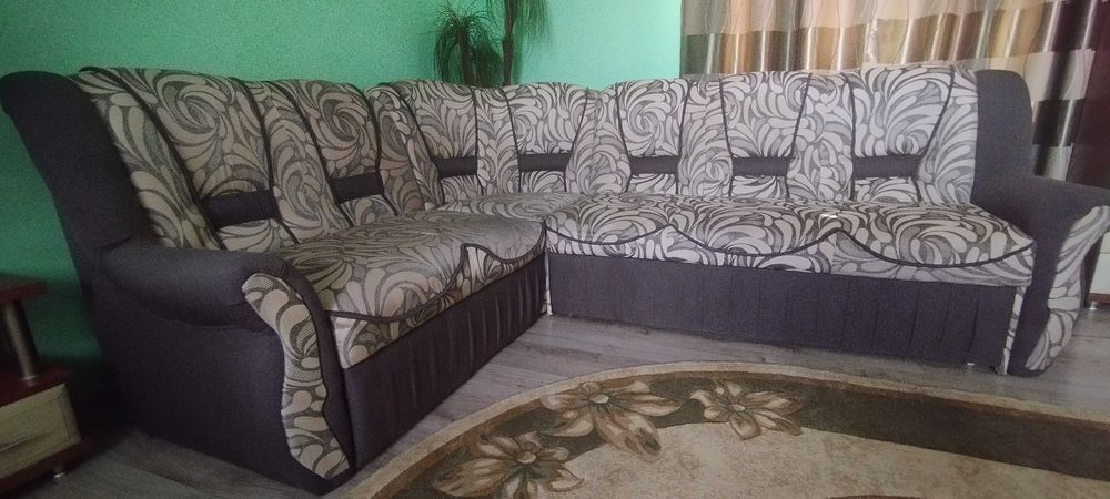 Кутовий диван з кріслами