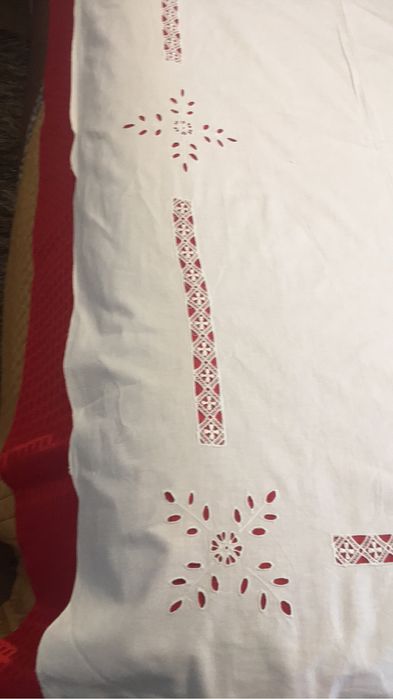 Linda toalha bordada com 12 guardanapos