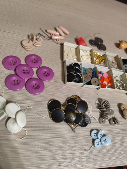 Продам гудзики в гарному стані