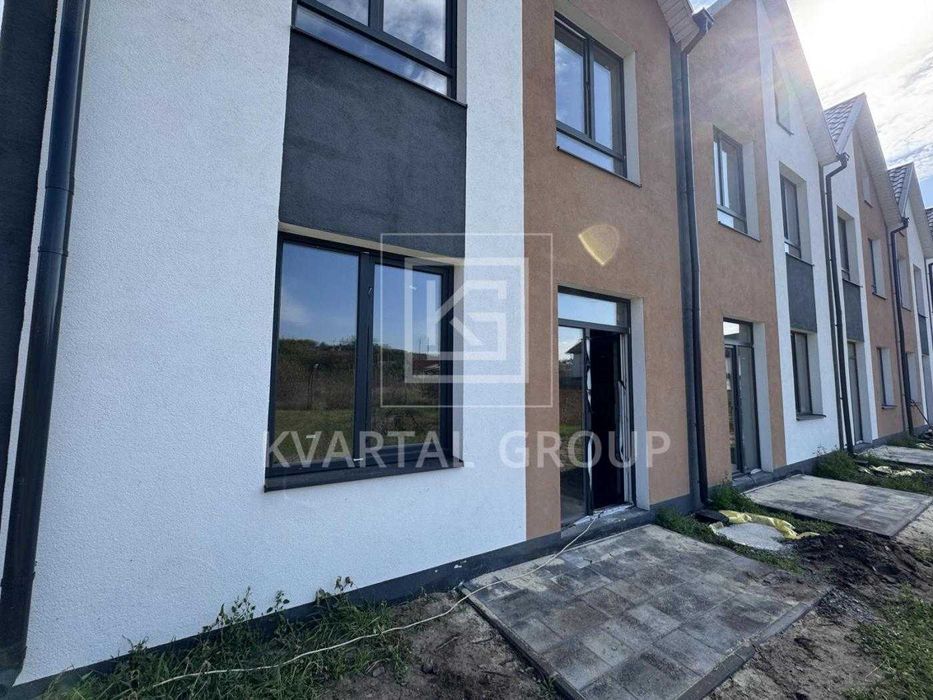 Продається дуплекс в Стоянці з готовими комунікаціями, ТОП локація!