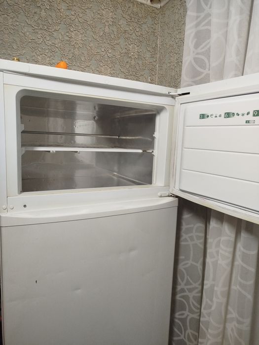 Холодильник  Ariston