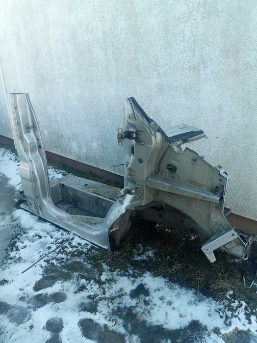 Trafic Primastar Vivaro Ćwiartka słupek próg podłużnica prawa
