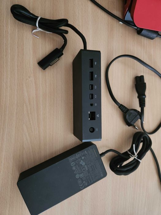 Microsoft Surface Dock441080416253388804