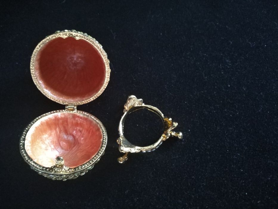 Pozłacane jajko jak Faberge