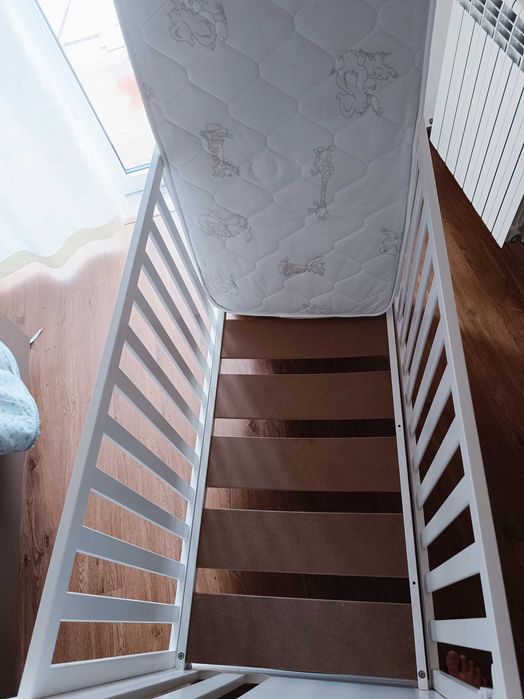 Cama Bebé+Colchão em bom estado