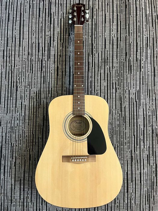 Fender FA-115 Dreadnought + Saco + Capo