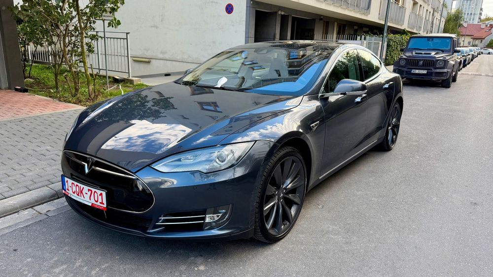 Tesla Model S P85D Performance DARMOWE ładowanie
