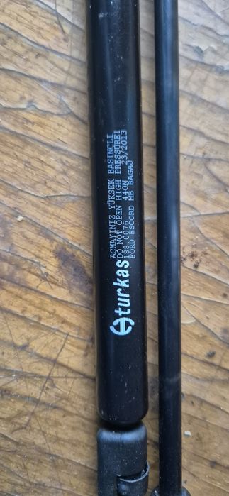 Продам амортизатор багажника