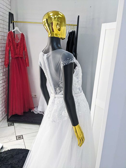 Плаття весільне з жемчугом