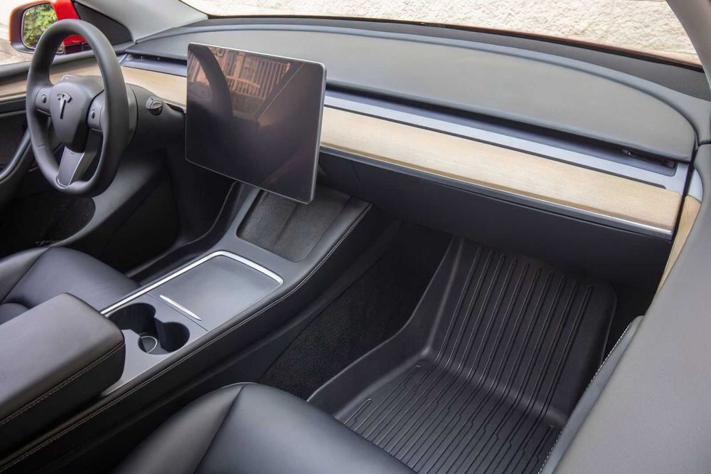 Tesla Model Y Long Range      2023