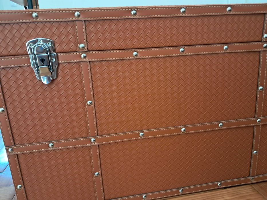 Arca imitação de pele entrelaçada  como nova