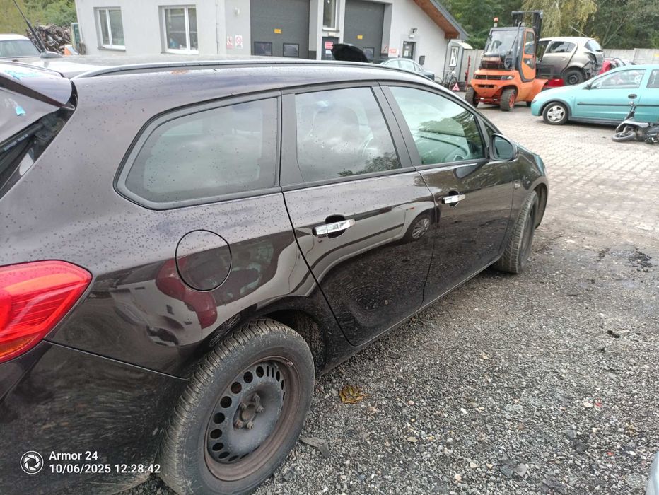 Astra J 2012 Kombi 1.4 turbo 140km NA CZĘŚCI