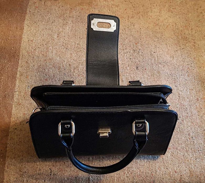 Mala tipo tote preto fecho metálico