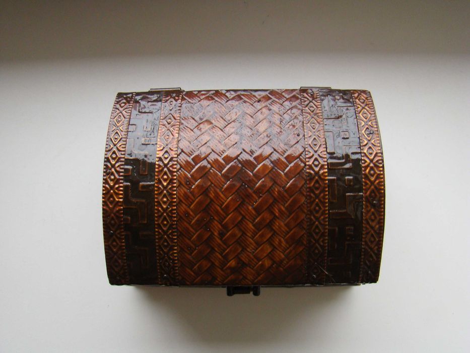 Деревянная шкатулка сундучок.