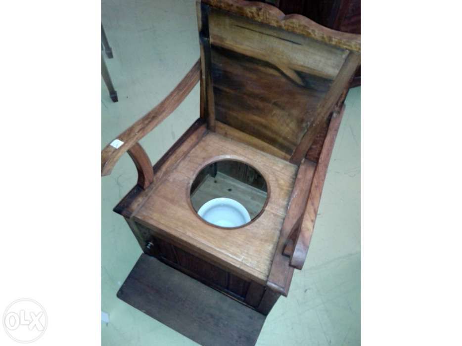 Cadeira Peniqueira com rodas