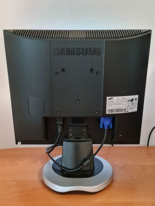Монитор Samsung 710n